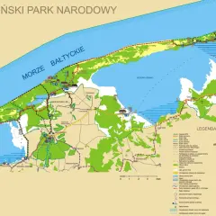 Mapa turystyczna Słowińskiego Parku Narodowego z zaznaczonymi szlakami, jeziorami, wydmami i miejscowościami.