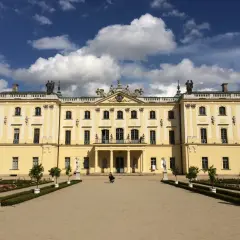 Pałac Branickich w Białymstoku, wspaniały przykład barokowej architektury, to miejsce, które koniecznie trzeba zobaczyć.