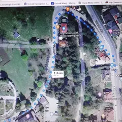 Mapa Google z zaznaczoną trasą do **Kościoła Wang**. Widoczny parking, sklep z pamiątkami i apartamenty.