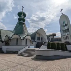 Unikalne architektonicznie cerkwie i dzwonnica w Hajnówce to jedne z wielu atrakcji tego miasta.