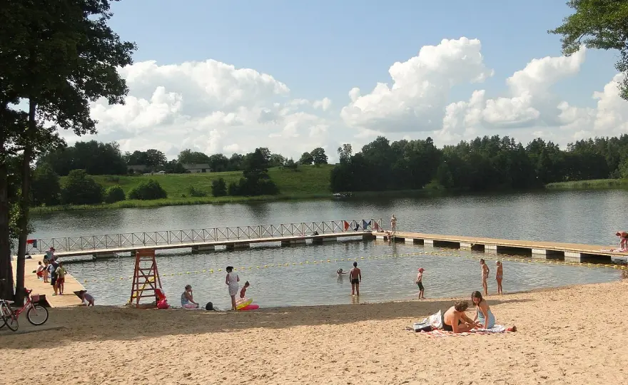 Plaże na Mazurach - Jak wybrać idealne miejsce nad wodą?