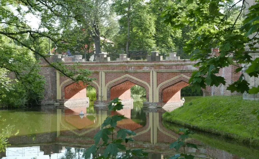 Zamek w Kórniku - Przewodnik po historii, wnętrzach i arboretum