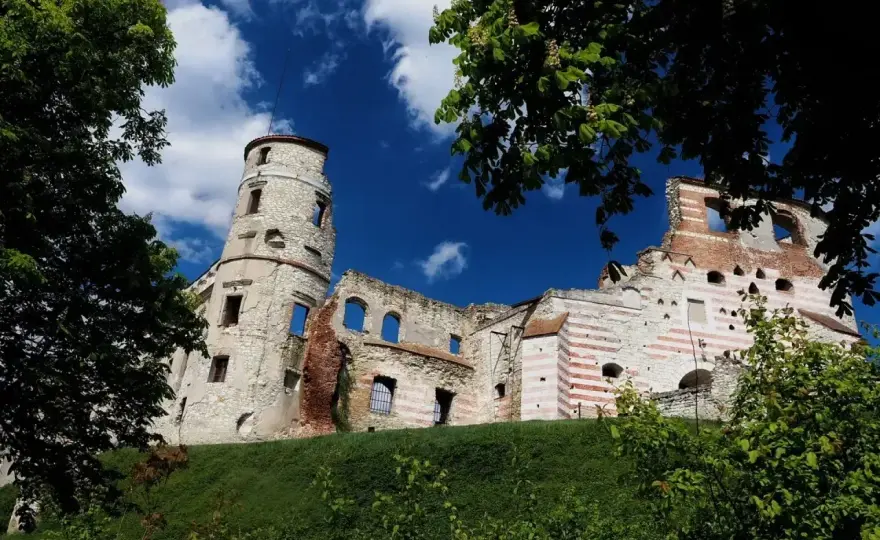 Zamek w Janowcu - co zobaczyć, ile kosztuje i jak zaplanować wizytę