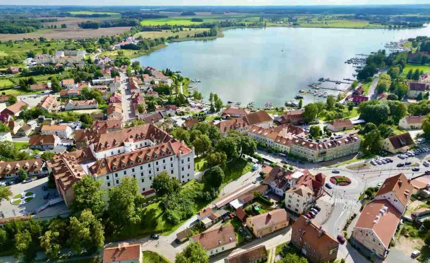 Mazury na spokojnie - jeziora, historia i najlepsze bazy wypadowe