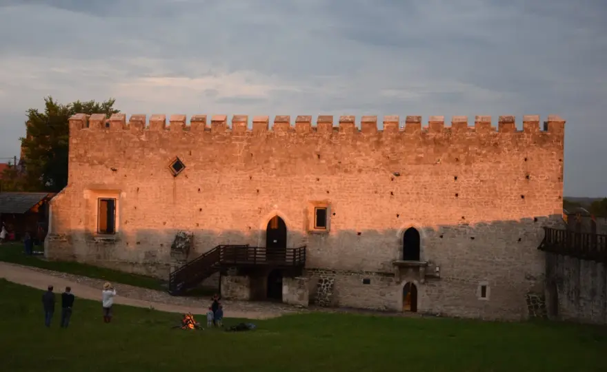 Szydłów na spacer - zamek, mury i najciekawsze zabytki