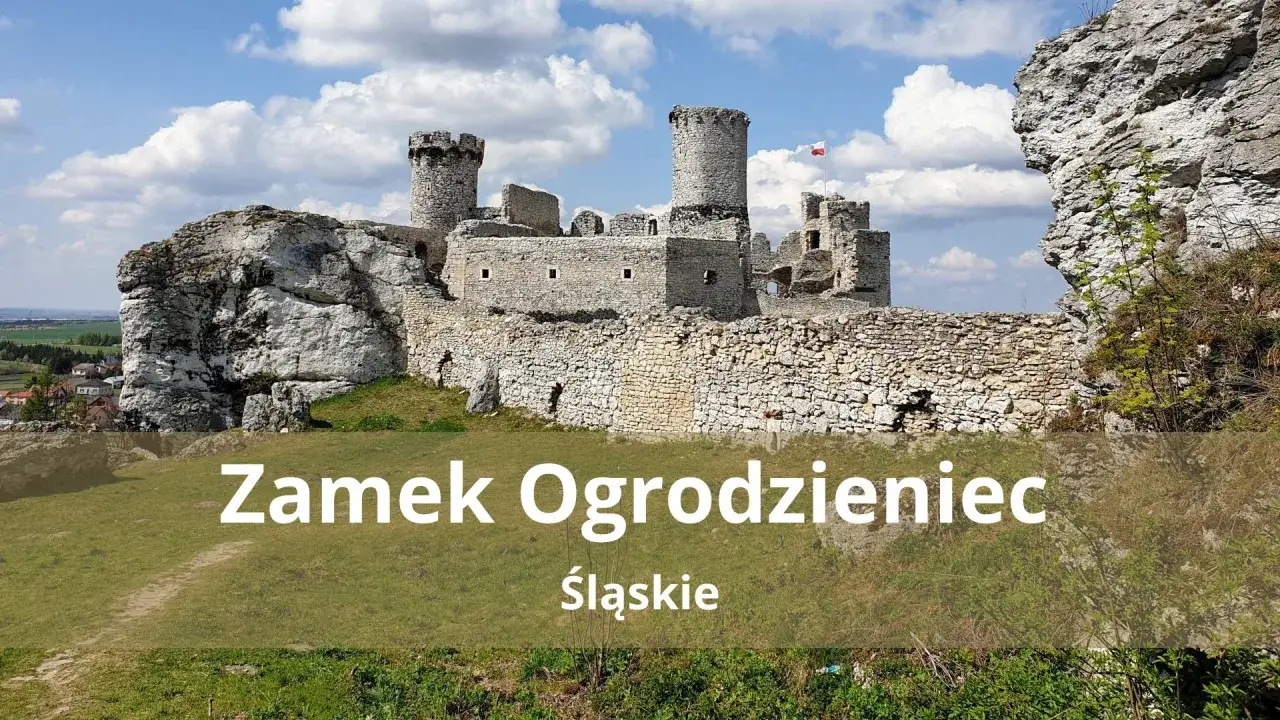 Zamek Ogrodzieniec, malownicze ruiny na Jurze Krakowsko-Częstochowskiej, g&oacute;rują nad okolicą.